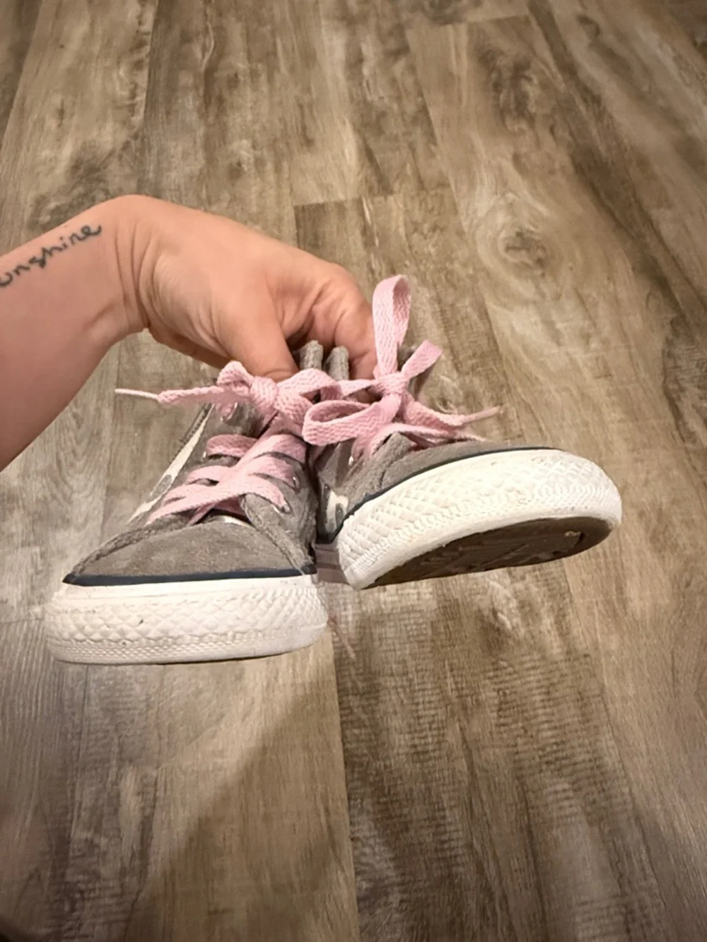 Kids' Gray Polka Dot High-Top Sneakers with Pink Laces converse Allstar size 6